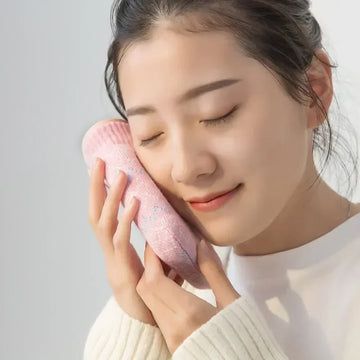 320ml Hot Water Bottle, Winter Mini Cute Hand Warmer, Portable Thickened Rubber Plush Hot Water Bottle, for Foot Warming in Bed